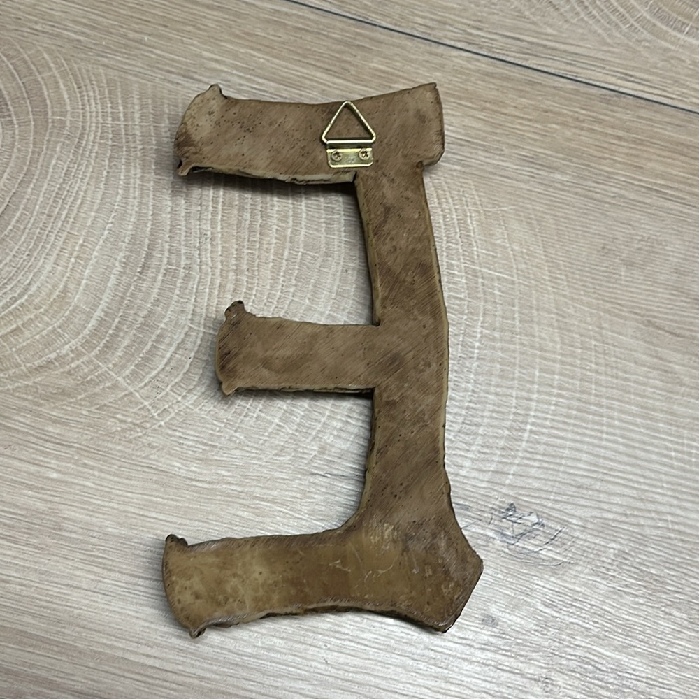 Rustic Letter E Decor - Picture 5 of 5